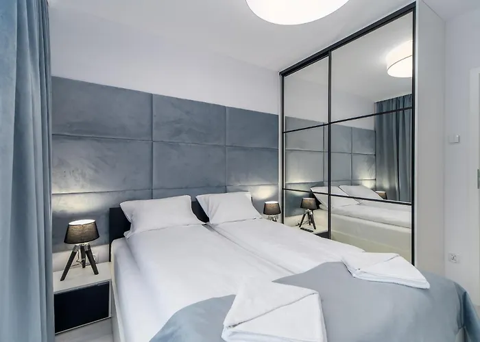 Faro Nadmorskie Tarasy Deluxe Przy Latarni Morskiej Колобжег