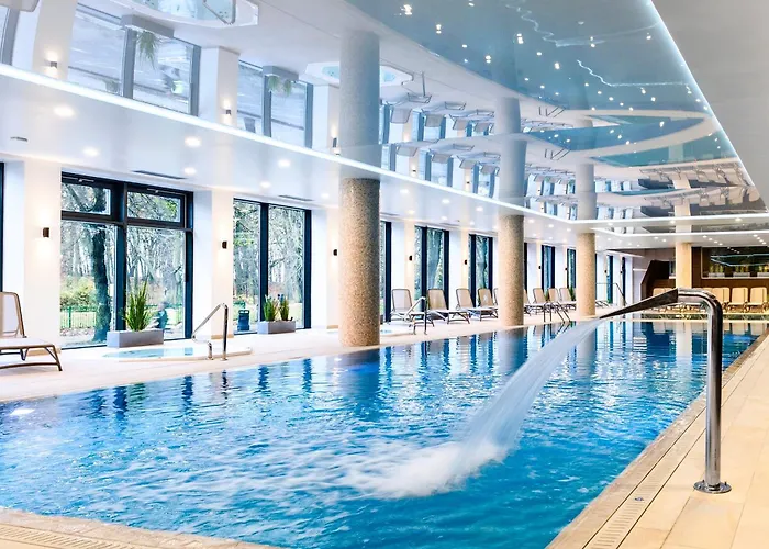 Faro Nadmorskie Tarasy Deluxe Przy Latarni Morskiej Колобжег