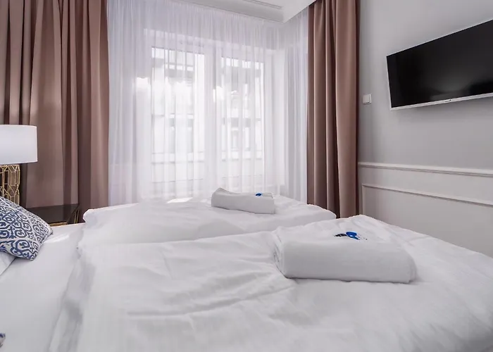 Faro Nadmorskie Tarasy Deluxe Przy Latarni Morskiej Колобжег