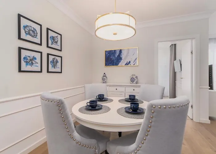 Faro Nadmorskie Tarasy Deluxe Przy Latarni Morskiej * Колобжег